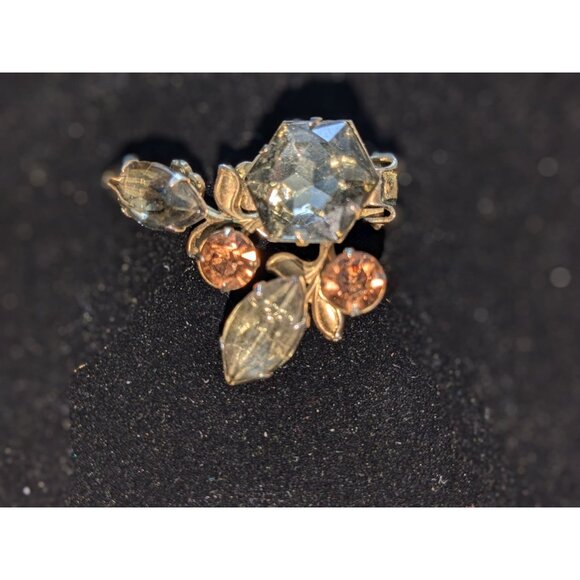 Vintage 1950s Rhinestone Floral Clip-On Earrings - Picture 4 of 6